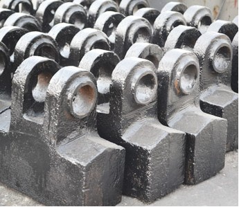 Grooved rollers and toothed Symons crusher parts speed
